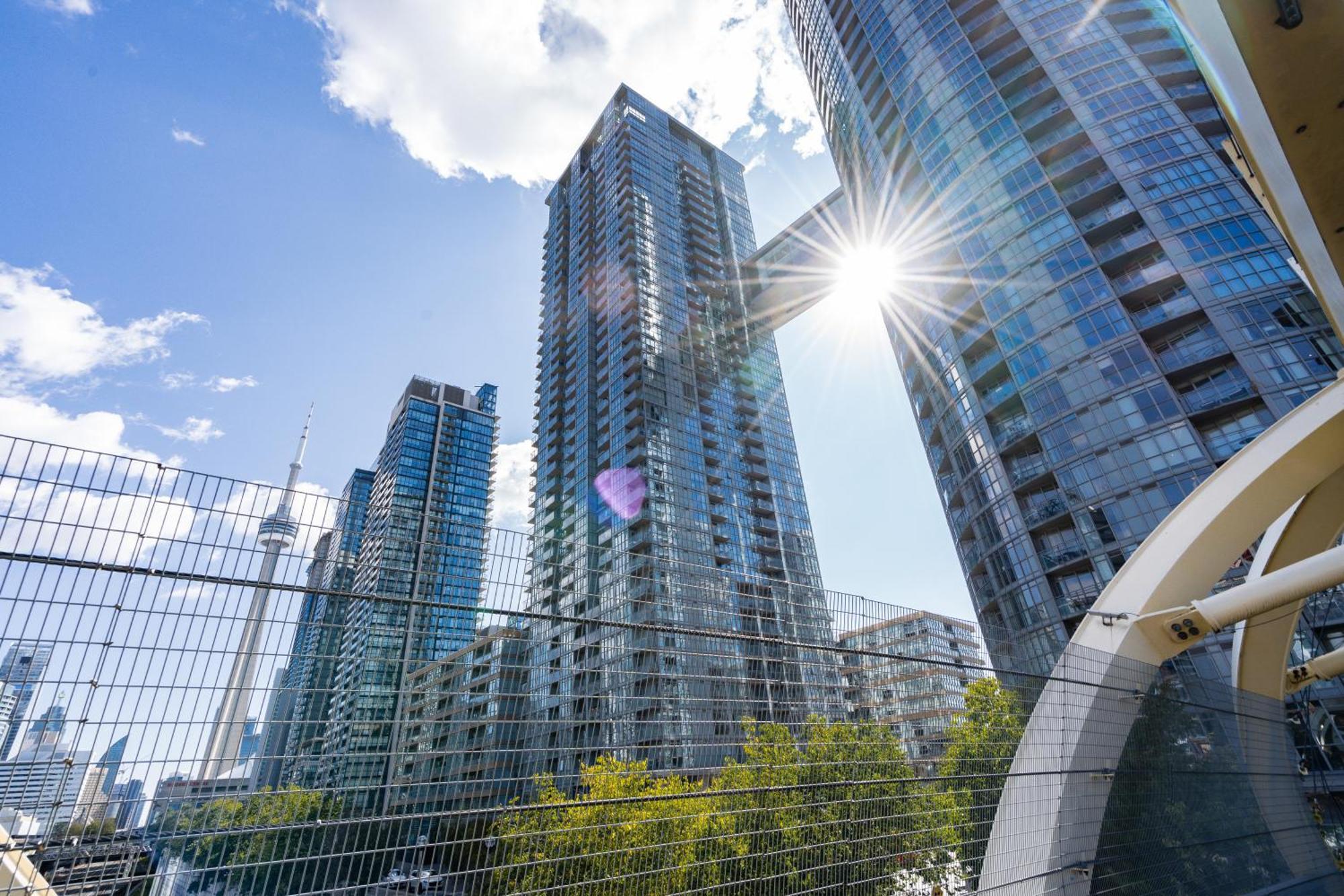 Exquisite Condos By Cn Tower With Parking Toronto Exteriör bild