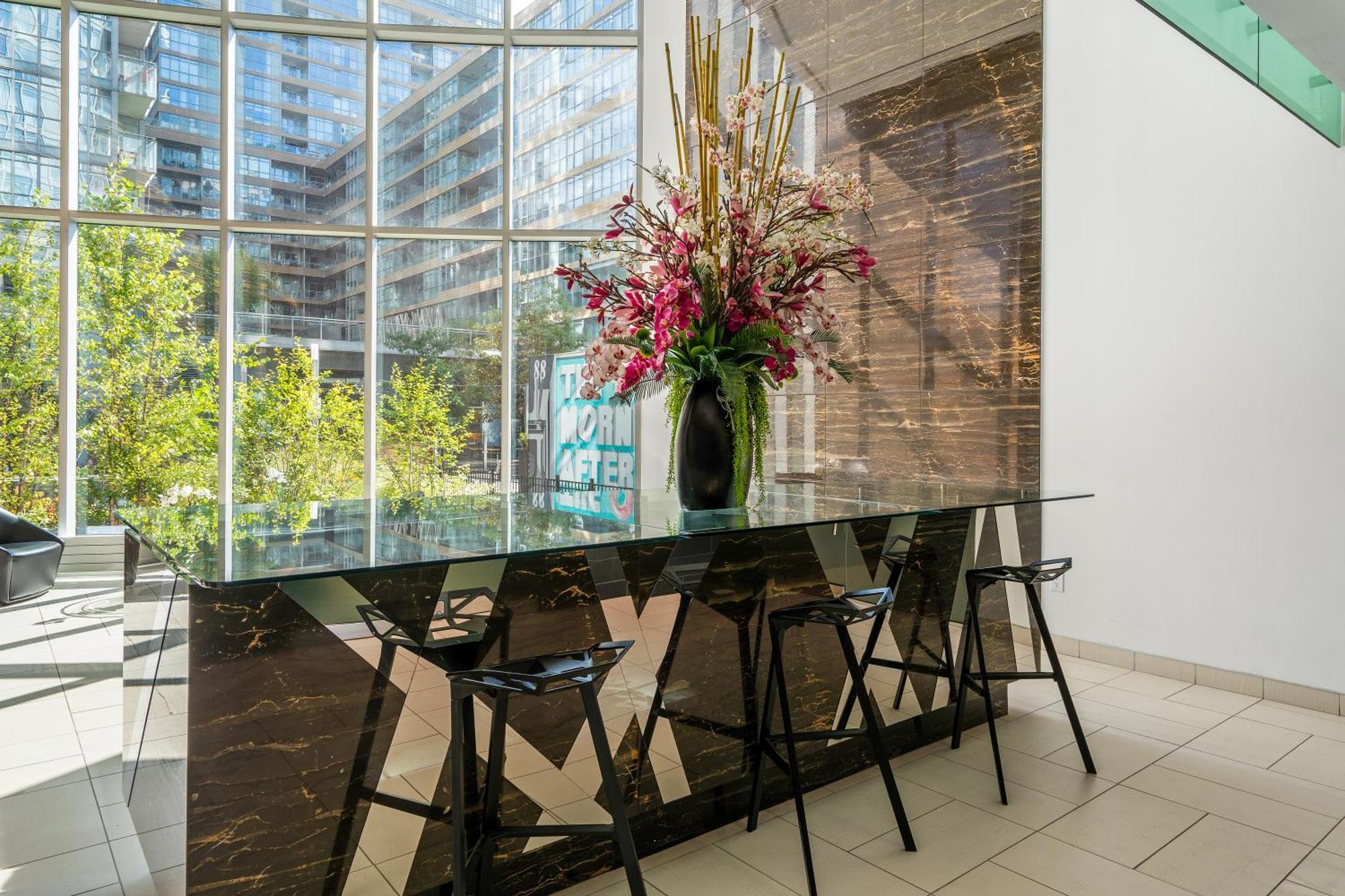 Exquisite Condos By Cn Tower With Parking Toronto Exteriör bild