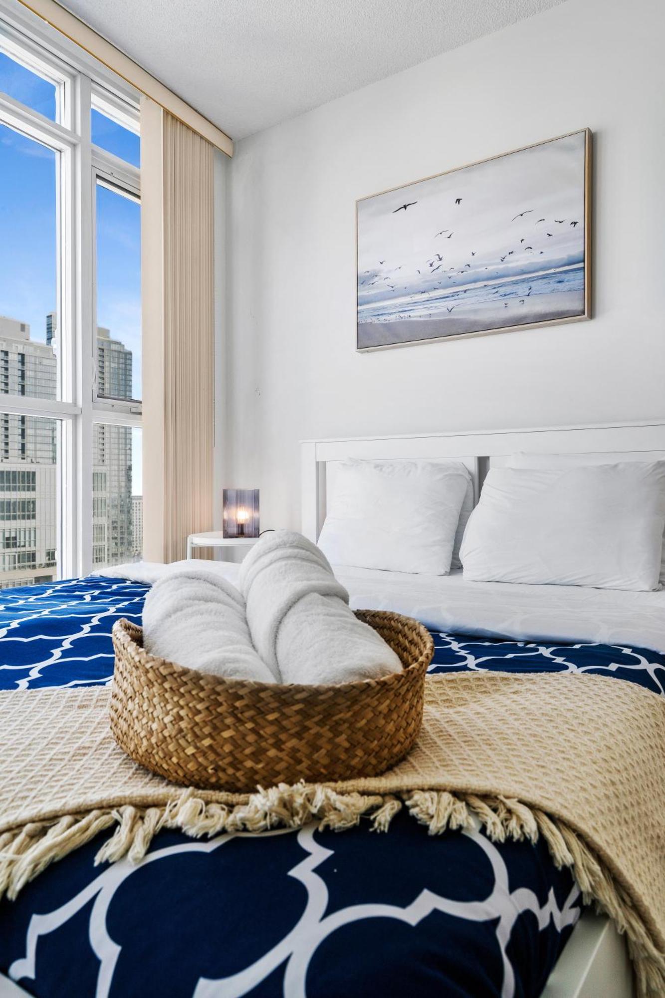 Exquisite Condos By Cn Tower With Parking Toronto Exteriör bild