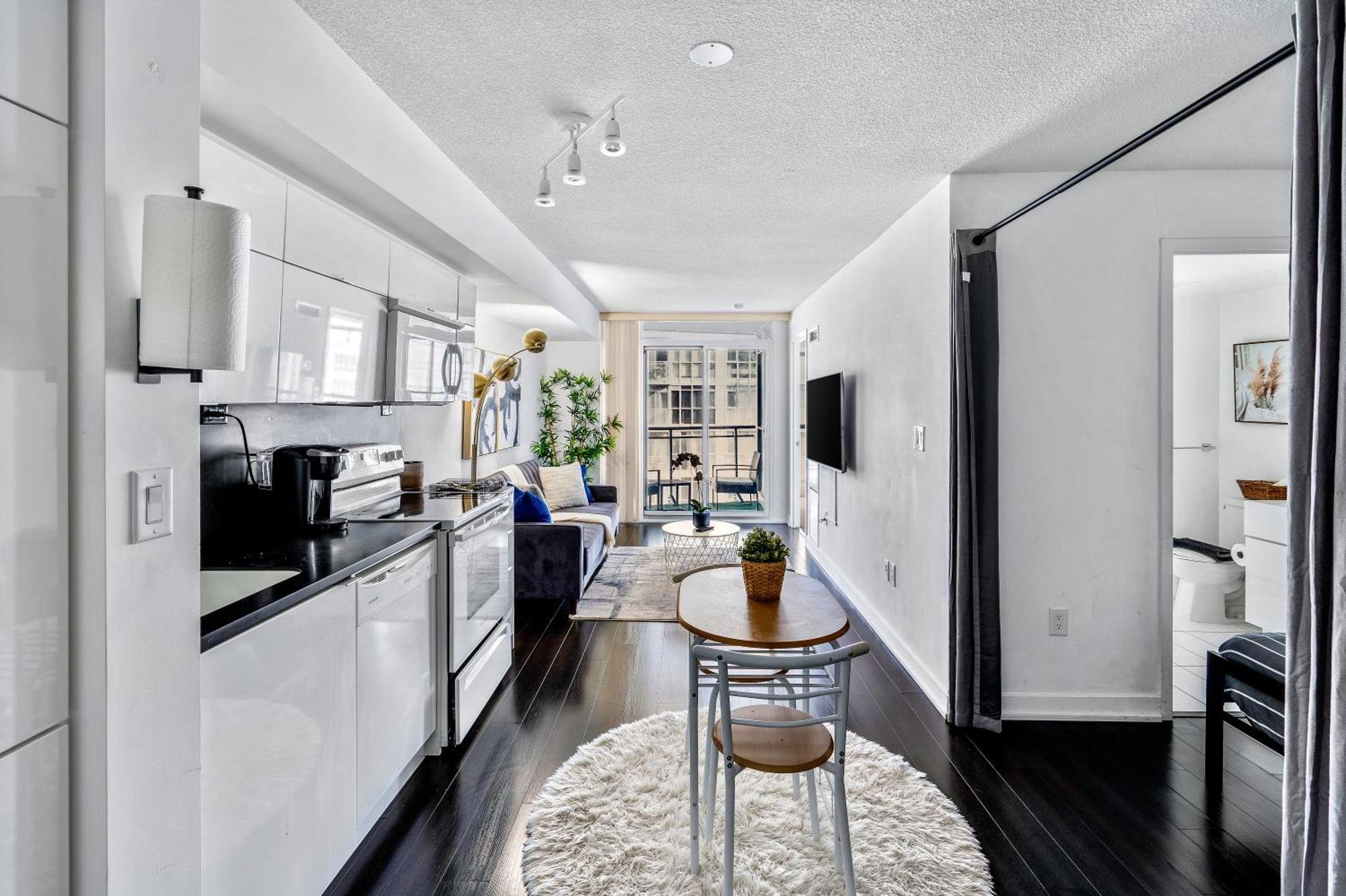 Exquisite Condos By Cn Tower With Parking Toronto Exteriör bild